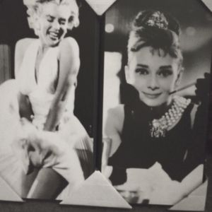 These are a brand new set of timeless Beauties. In blk & Wh. wall art